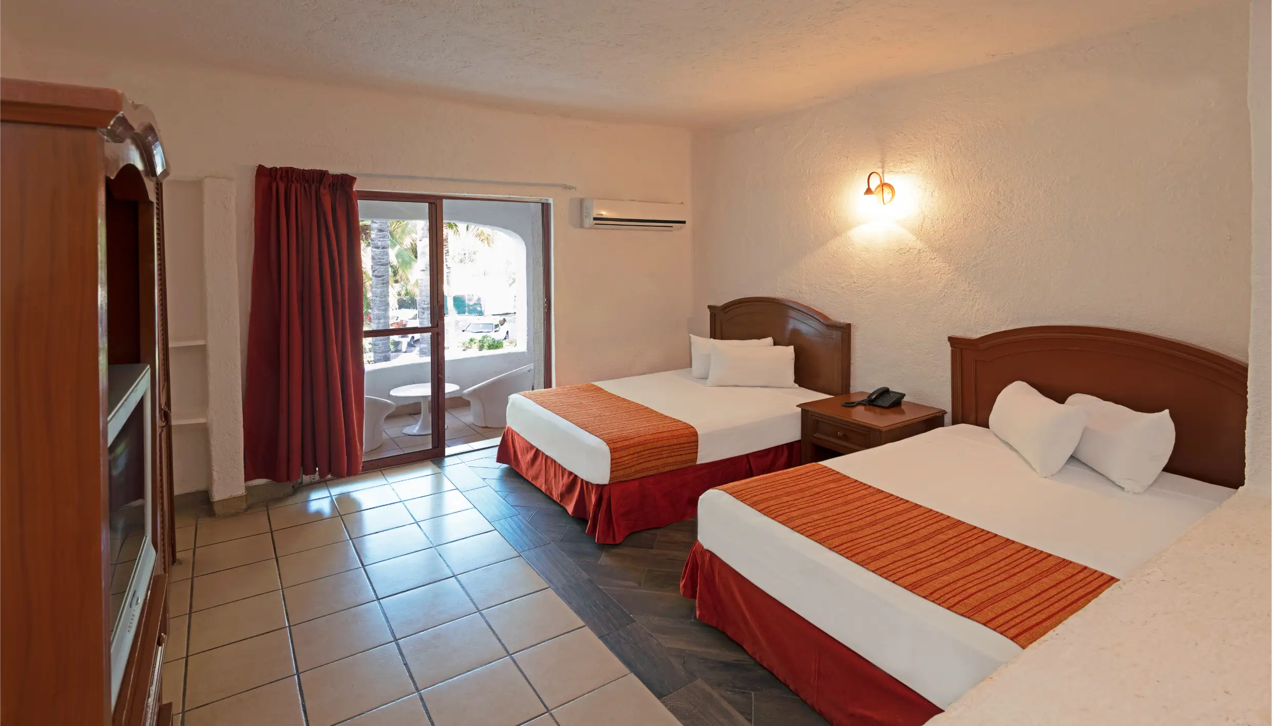 Standard room with two double beds